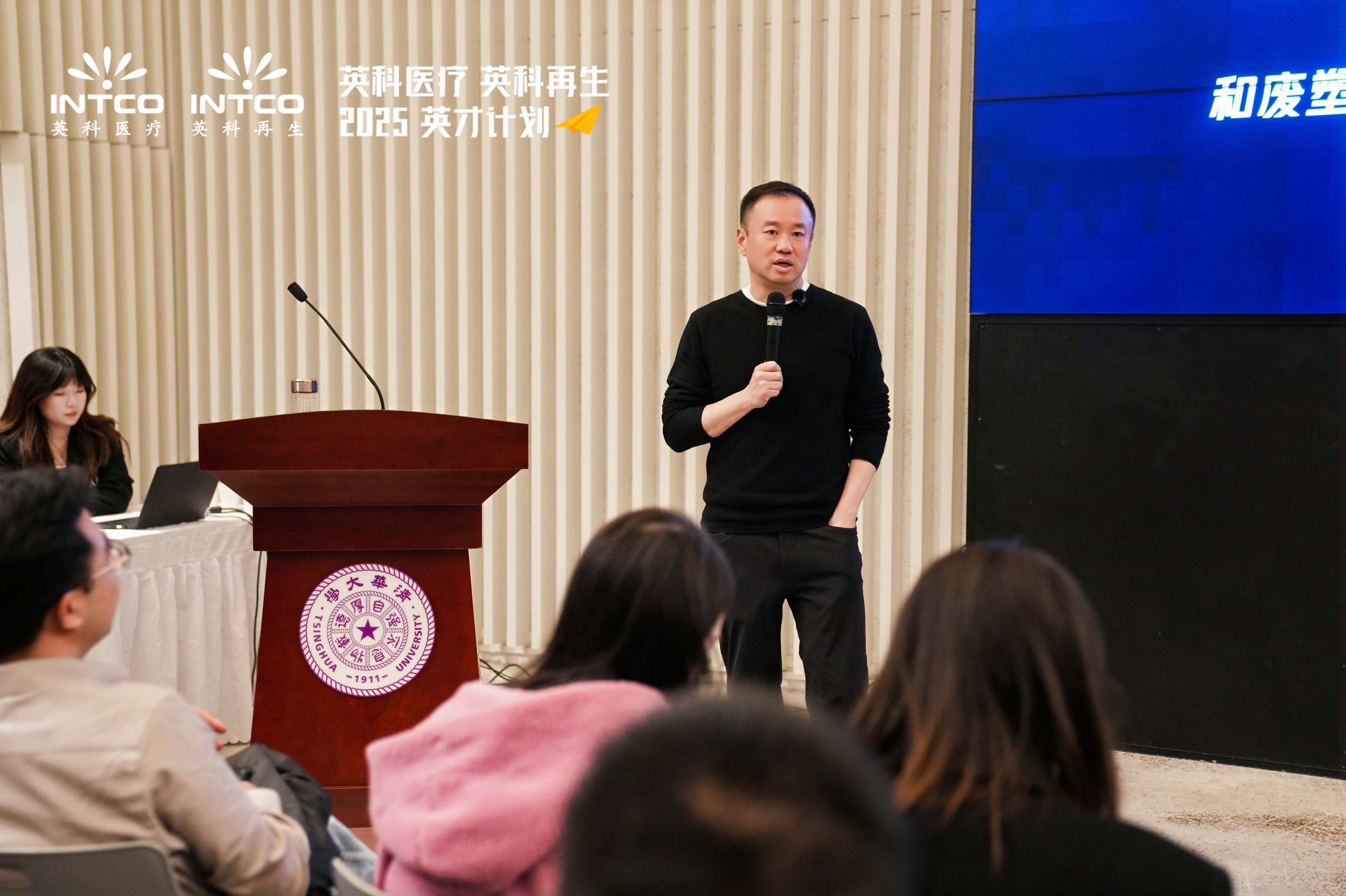 英科董事长刘方毅向在场学子分享了自己的创业过程