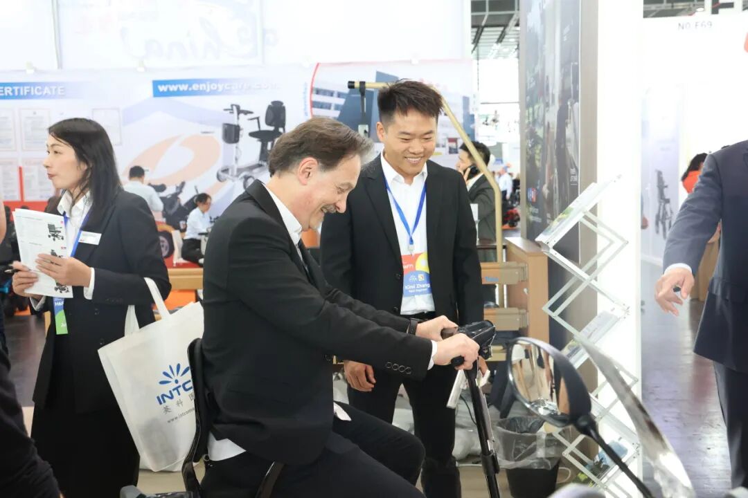 巅峰国际官网亮相德国REHACARE2025 展示康养器械全系列创新移动解决规划